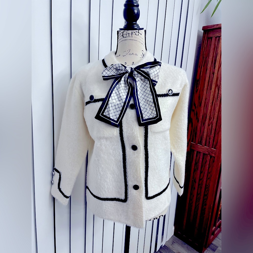 SOLD - Korean fashion fuzzy blazer with detachable bow